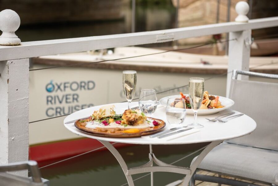 Oxford: River Cruise and 6-Course Tasting at The Folly - Boarding an Edwardian launch on the Oxford river