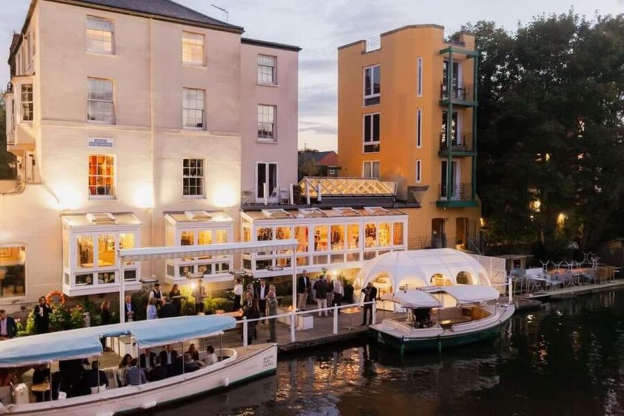 Oxford: River Cruise with 3-Course Meal - Folly Bridge, Christ Church Meadows, and the boathouses