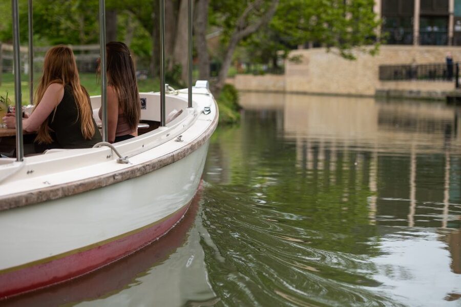 Oxford: Sightseeing River Cruise - The first stretch: Folly Bridge and Christ Church Meadows