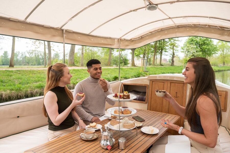 Oxford: Sightseeing River Cruise with Afternoon Tea - Starting at Folly Bridge in Oxford
