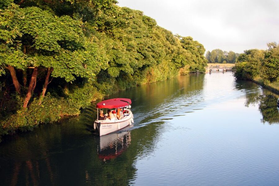 Oxford: Sightseeing River Cruise with Afternoon Tea - Passing Christ Church Meadows and Folly Bridge