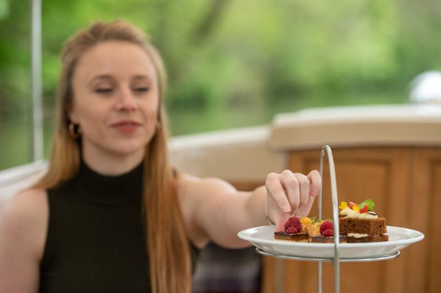 Oxford: Sightseeing River Cruise with Afternoon Tea - Who should book this Oxford cruise?
