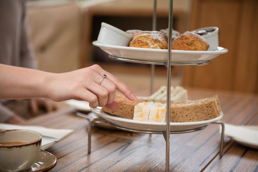 Oxford: Sightseeing River Cruise with Afternoon Tea - Following the University Regatta course