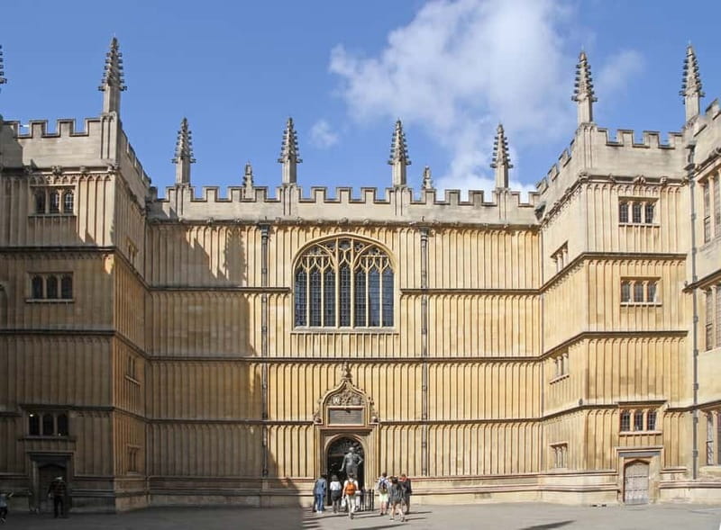 Oxford: Town & Gown Walking Tour - Starting at Carfax Tower in the city center