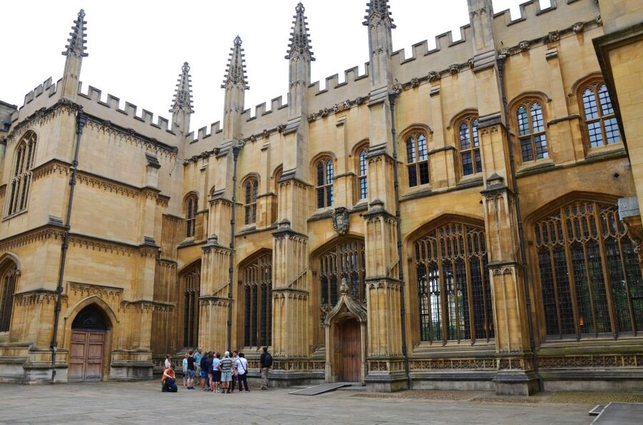Oxford: University and City Walking Tour with Alumni Guide - Colleges, Courtyards, and the Real Shape of Oxford