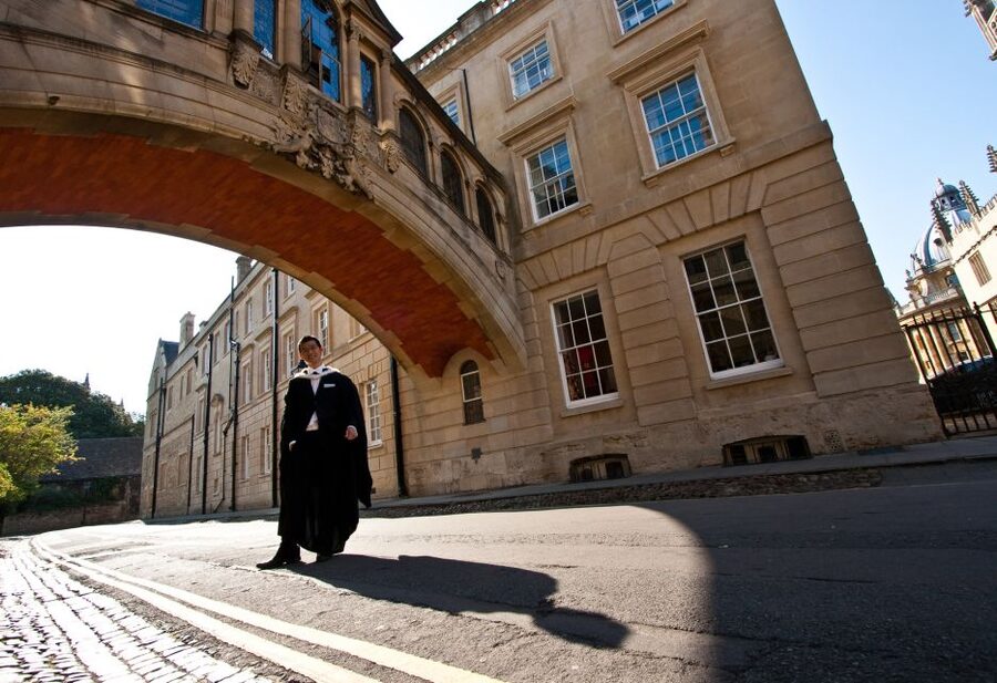 Oxford University: Guided Small Group Walking Tour - How to get more from the 105 minutes