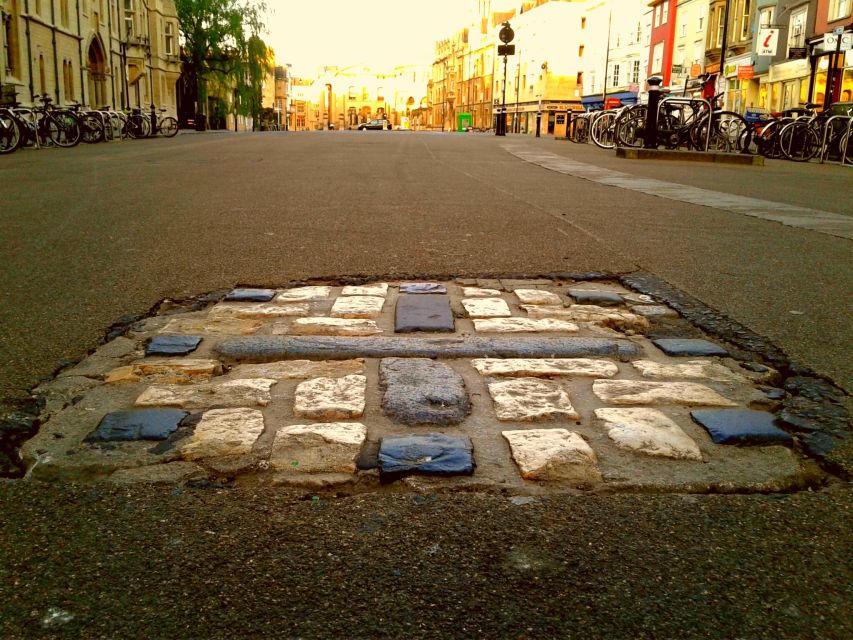Oxford University: Guided Small Group Walking Tour - Starting at 15 Broad Street