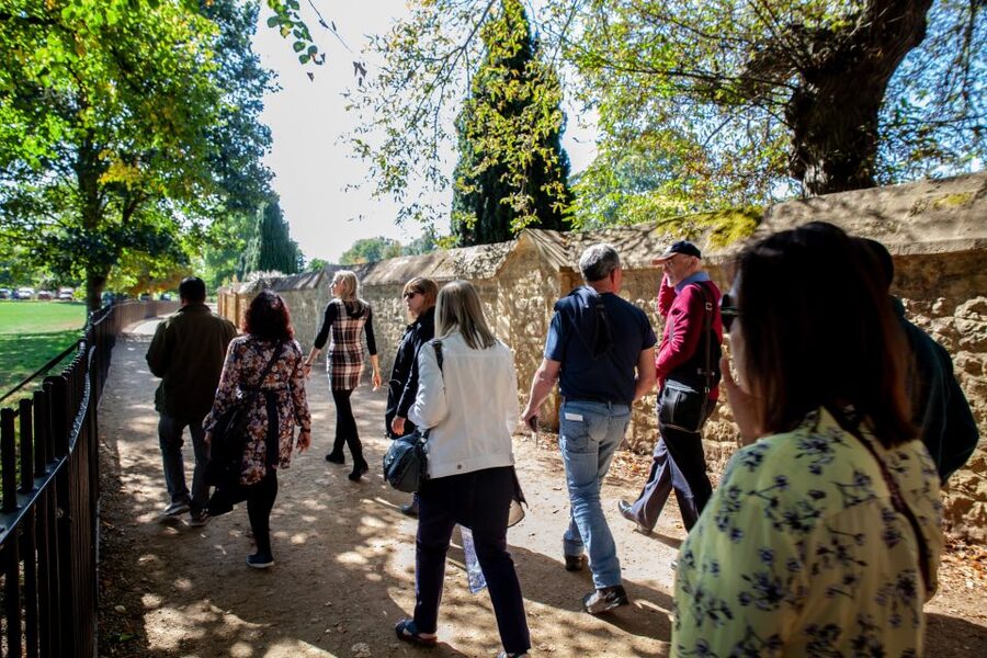 Oxford: University Walking Tour with Christ Church Visit - What the guides add to the experience