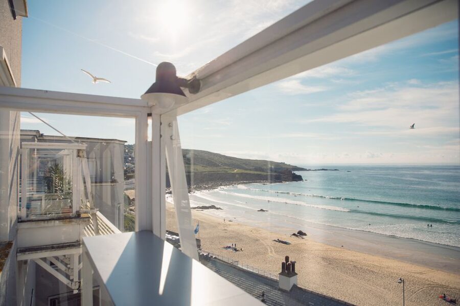 Porthmeor Beach: Tate St. Ives Gallery Entry Ticket - Why Tate St Ives works so well beside Porthmeor Beach