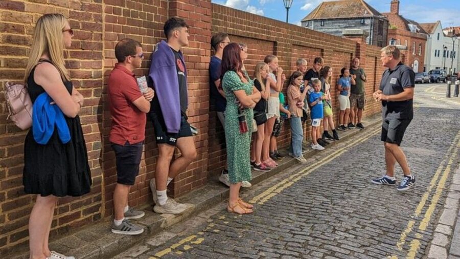 Portsmouth: Old Portsmouth Historical Walking Tour - The darker side of the city