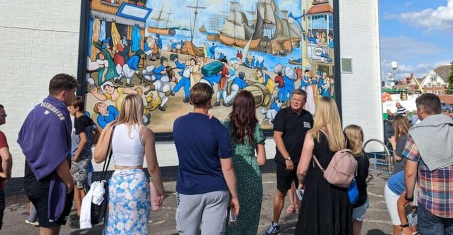 Portsmouth: Old Portsmouth Historical Walking Tour - What the streets add to the experience