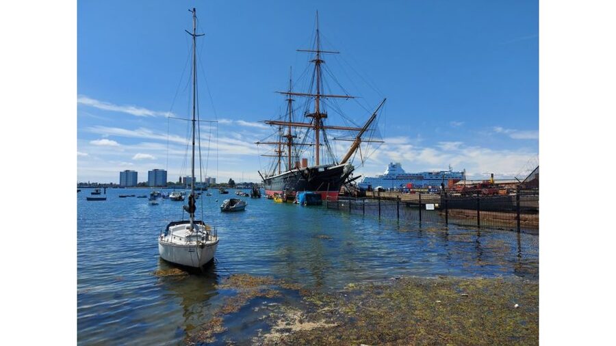 Portsmouth: Portsmouth of the Past Walking Tour - Starting beside the Mudlarks Statue