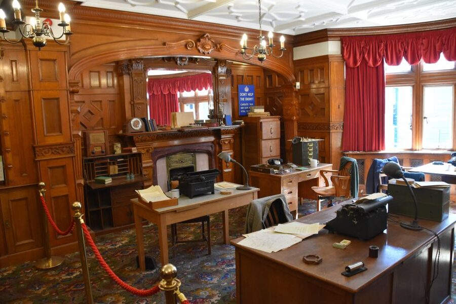 Private Day Tour to Bletchley Park. - The women who kept Bletchley Park running