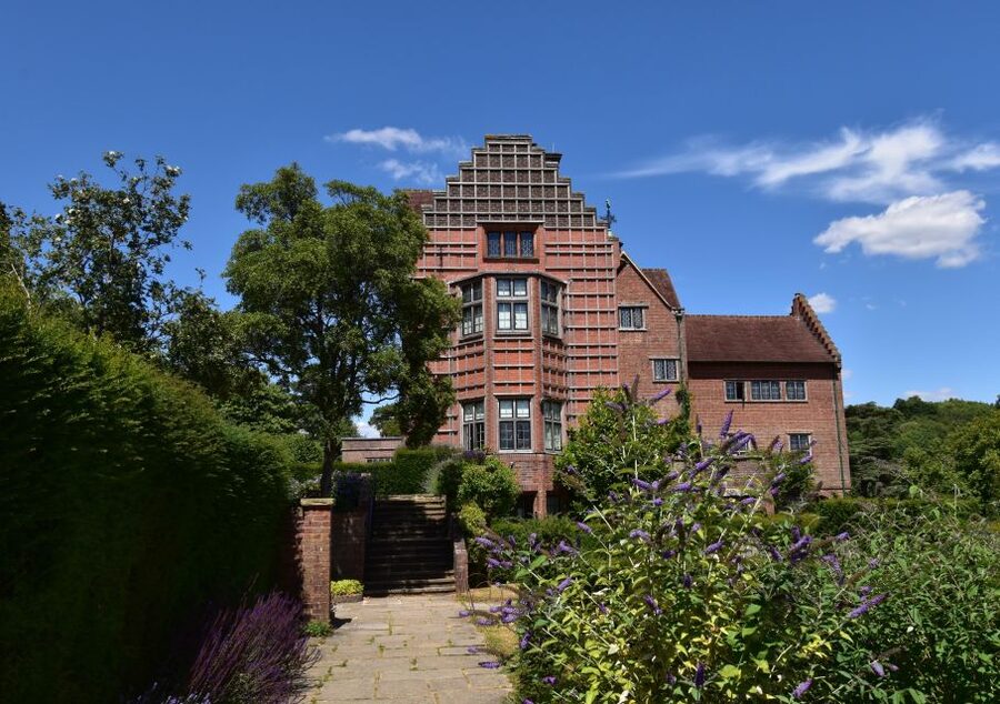 Private Day Tour to Chartwell, Home of Sir Winston Churchill - Why Chartwell feels different from a normal country house