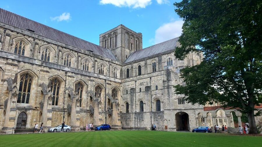 Private Winchester Walking Tour - Overlooked corners and the value of a private guide