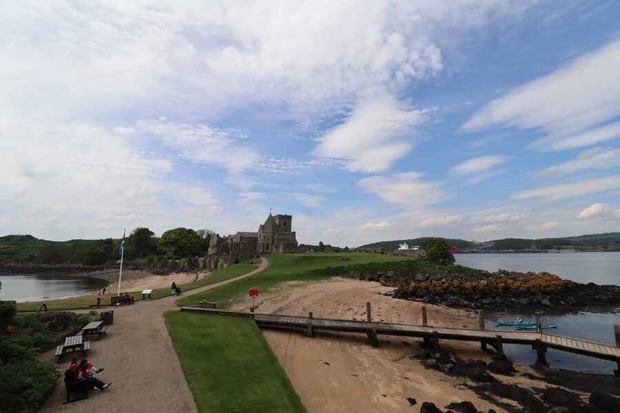 Queensferry: Sightseeing Cruise to Inchcolm Island - Inchcolm Island and its remarkably preserved abbey