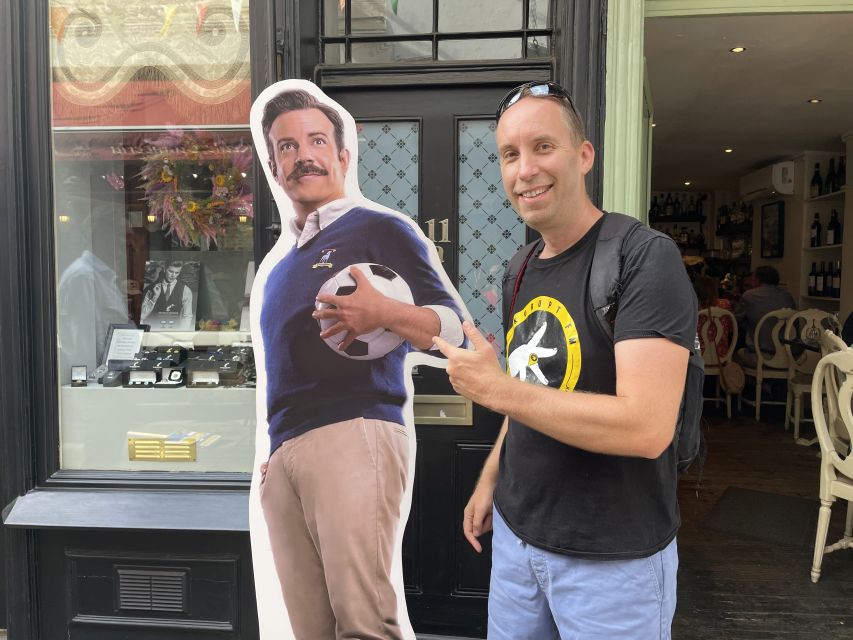 Richmond: Ted Lasso Guided Walking Tour - A drink at the Crown and Anchor