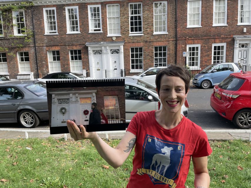 Richmond: Ted Lasso Guided Walking Tour - Behind the scenes, Easter eggs, and filming facts