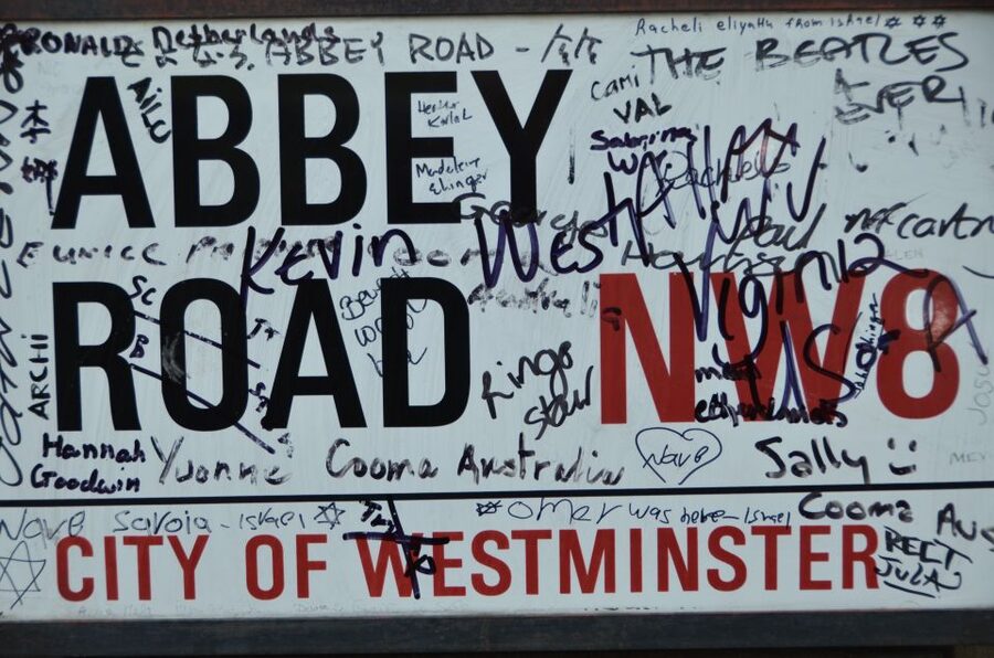 Rock ‘n Roll London Tour By London Taxi - Why a London taxi works so well for this music tour