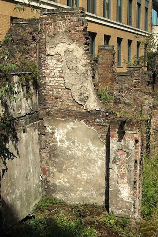 Roman London Walking Tour - Seeing the Roman wall and fort
