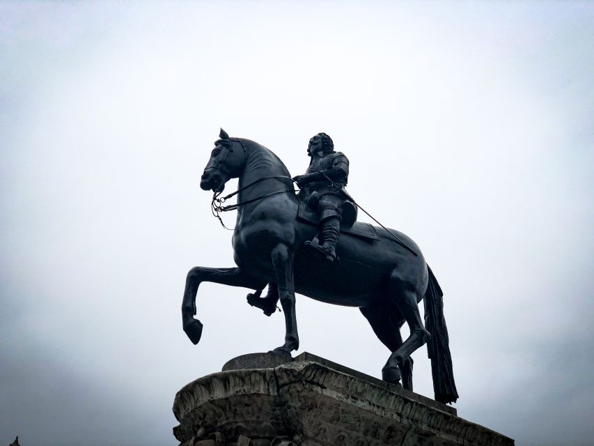 Royal London: from Saxons to Tudors & Stuarts Walking Tour - The Tudor marriage of Henry VIII and Anne Boleyn