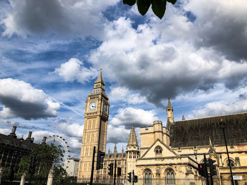 Royal London: from Saxons to Tudors & Stuarts Walking Tour - How the guide shapes the experience
