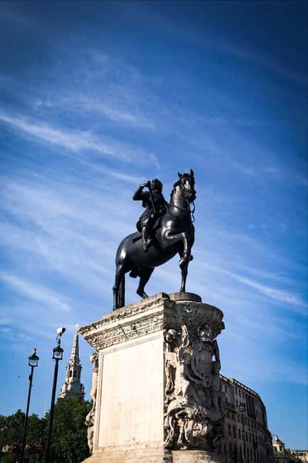 Royal London: from Tudors & Stuarts to Windsors Walking Tour - St. James’s Palace and royal scandal