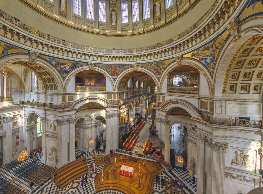 Royal London Tour incl Buckingham Palace & Changing of Guard - A royal morning from Victoria