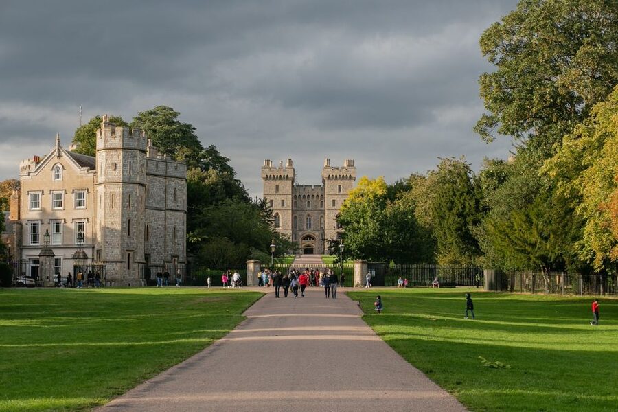 Royal Windsor Castle Tour Private including tickets - Entering Windsor Castle For Two To Three Hours