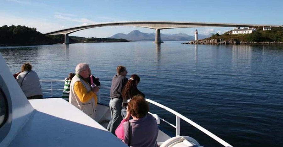 Scottish Highlands: Isle of Skye Glass-Bottom Boat Tour - What you see above the water