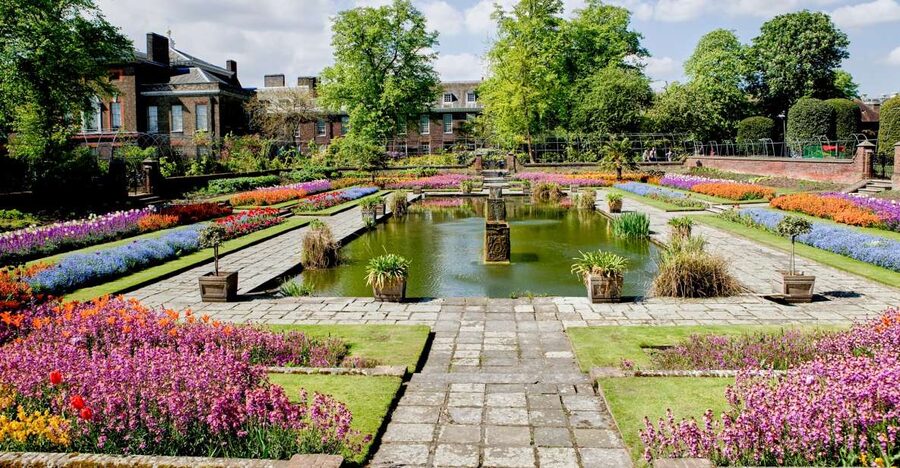 Secret Gardens of London Private Tour - From St Martin in the Fields to the Actor’s Church garden