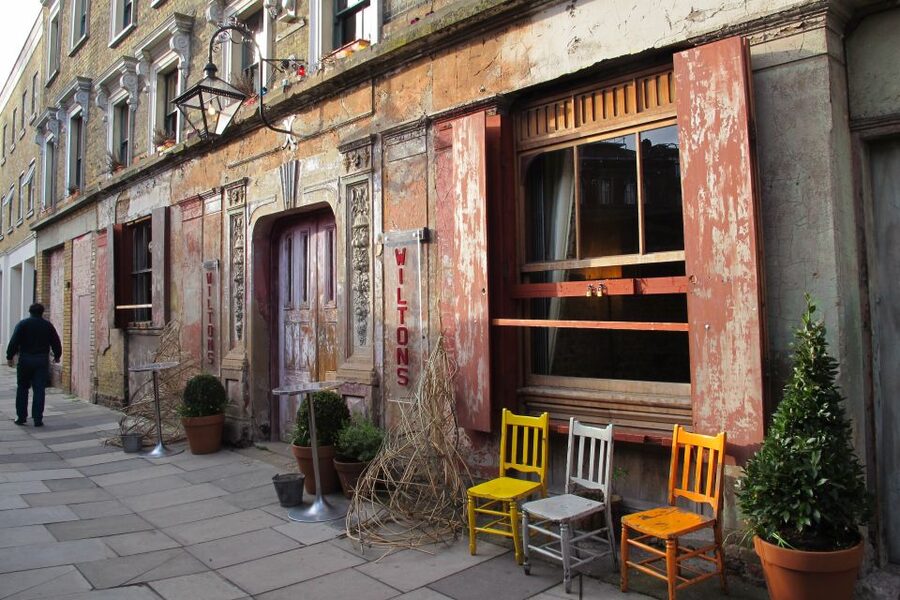 Secret London Tour by Bike - Brick Lane, Bow Bells, and the East End pub