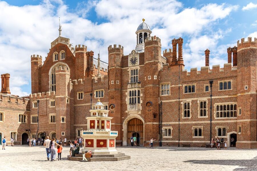 Skip-the-line Hampton Court Palace from London by Car - The Great Hall and the public theater of Tudor power