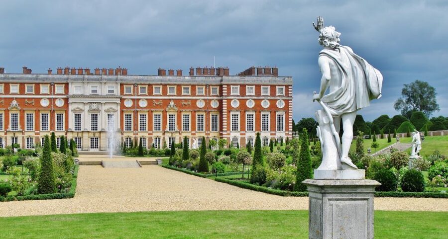 Skip-the-line Hampton Court Palace from London by Car - Henry VIII’s private life in the royal rooms