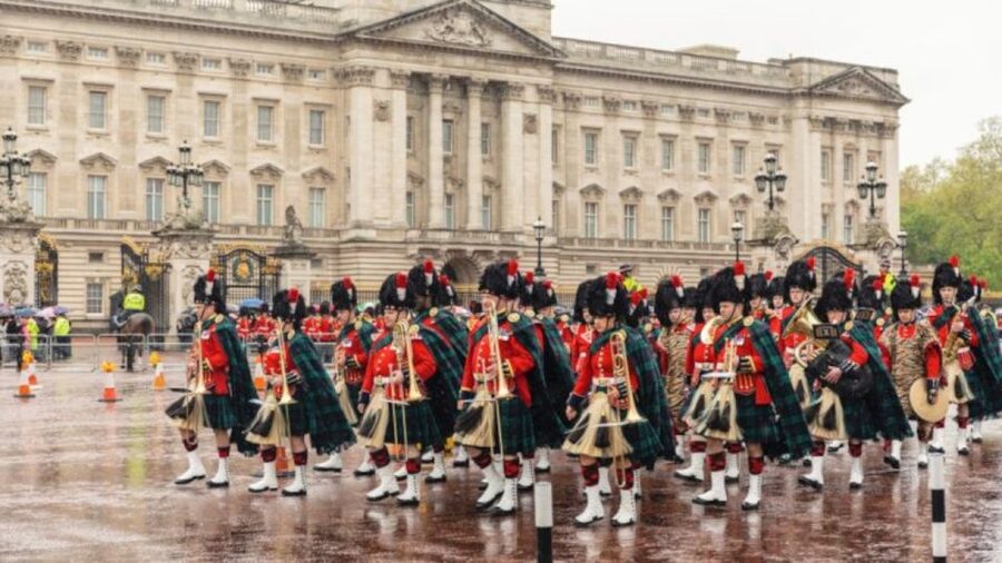 Skip the line Westminster Abbey & Guard Change Ceremonies - Walking, weather, and accessibility