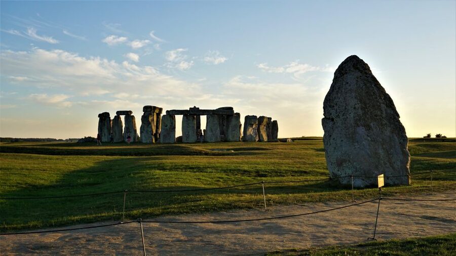 Southampton: Cruise Transfer to London via Stonehenge - Arriving at Stonehenge
