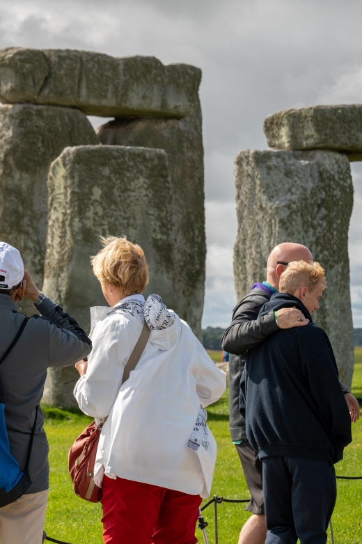Southampton: Cruise Transfer to London via Stonehenge - Luggage rules deserve serious attention