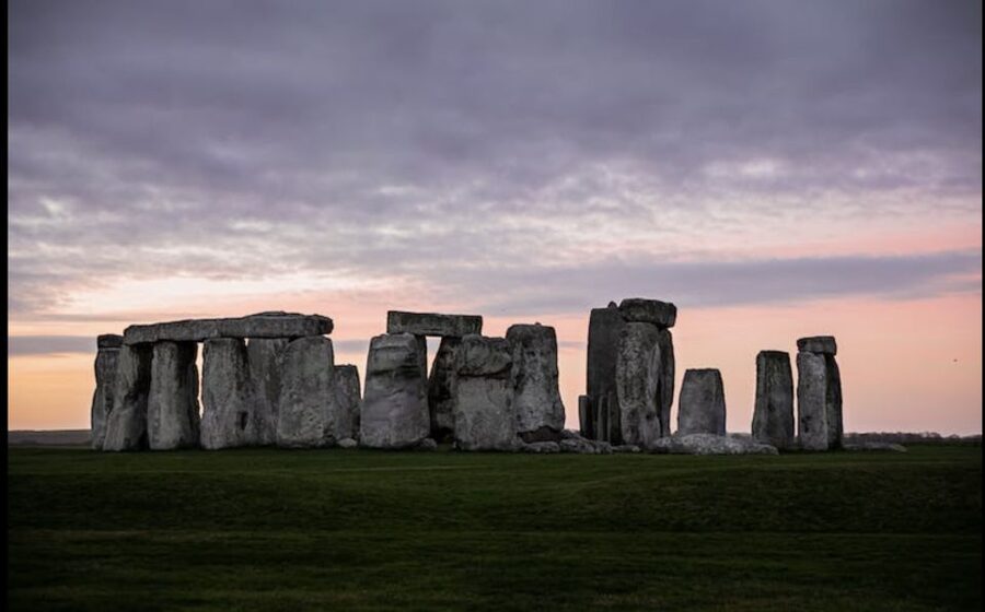 Southampton: Transport to London with 3 Sightseeing Stops - Salisbury Cathedral and the Magna Carta