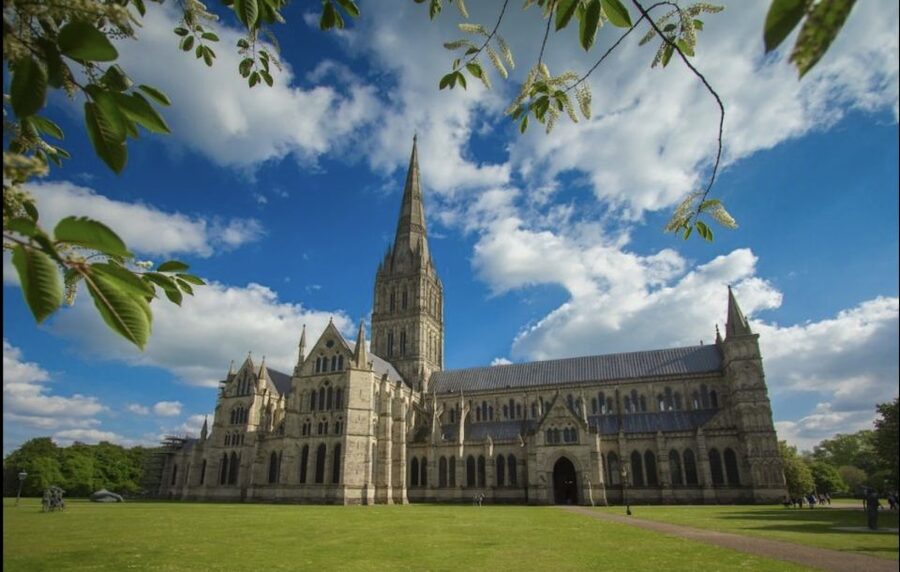Southampton: Transport to London with 3 Sightseeing Stops - The private vehicle and the pace of travel