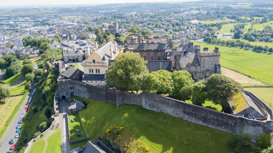 Stirling Castle: Skip-the-Line Guided Tour in Spanish - John Damian, the bird-man of Stirling
