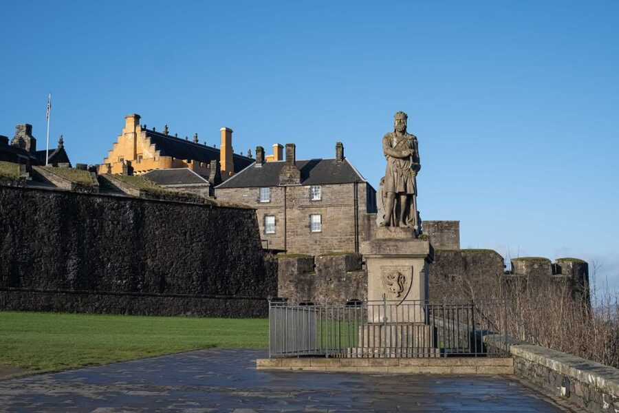 Stirling Castle: Skip-the-Line Guided Tour in Spanish - Arthurian legend and the castle’s ghost stories