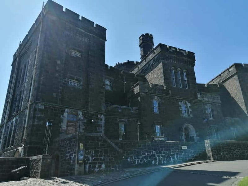 Stirling: Daily Guided Walking Tour (11am & 2pm) - From Stirling Highland Hotel to Broad Street