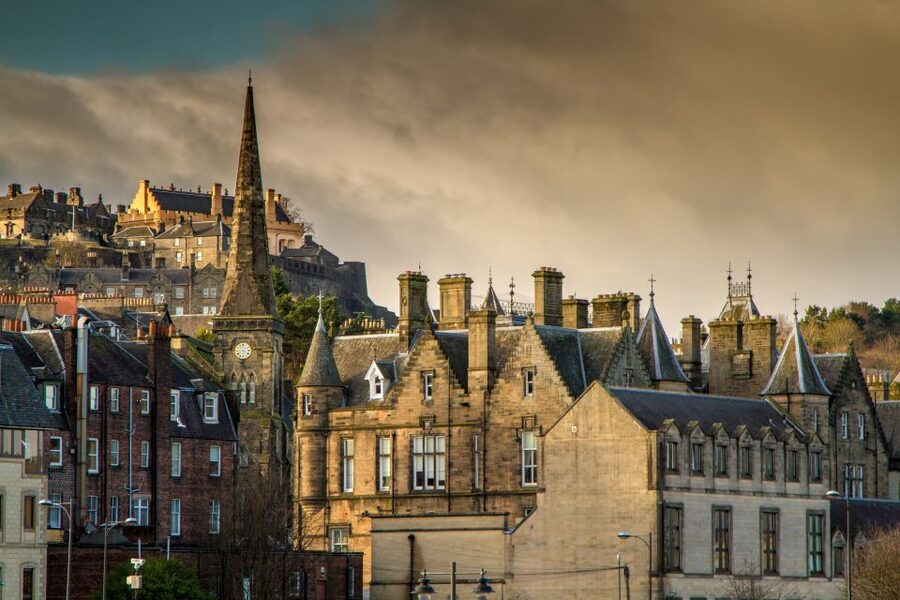 Stirling: Historical Walking Tour in Spanish - Key points to know before you book