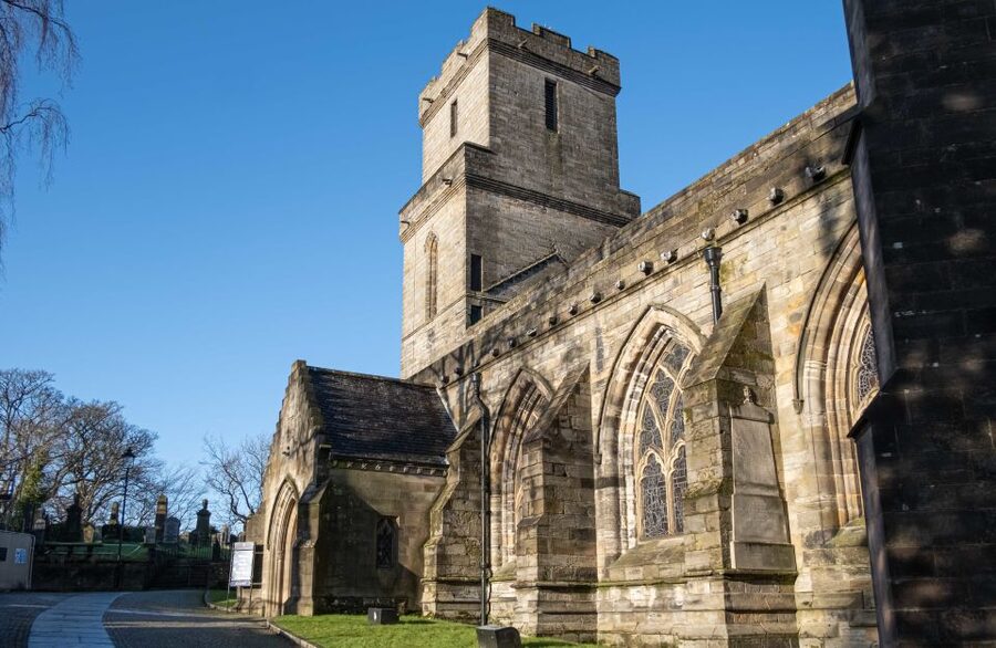 Stirling: Historical Walking Tour in Spanish - Holy Rude Church and the coronation of James VI