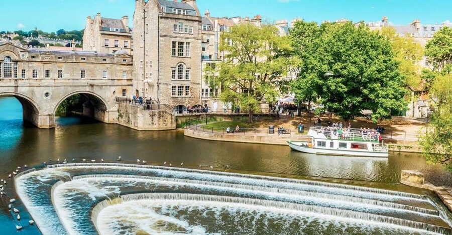 Stonehenge & Bath: Full-Day Coach Tour from London - What the guides add to the day