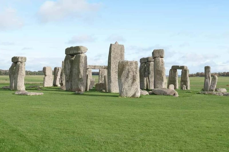 Stonehenge, Bath, Windsor and Roman Baths London Day Tours - What the guides add to the day