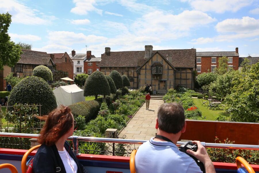 Stratford-upon-Avon:City Sightseeing Hop-On Hop-Off Bus Tour - Shakespeare’s New Place and the Guild Chapel
