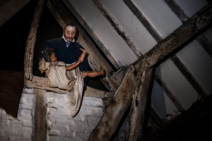 Stratford-upon-Avon: Lantern-Lit Ghost Tour at Tudor World - A one-hour journey through dark Tudor stories