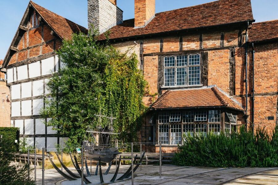 Stratford-upon-Avon: Shakespeare's Birthplace Ticket - Starting at the Shakespeare Centre on Henley Street