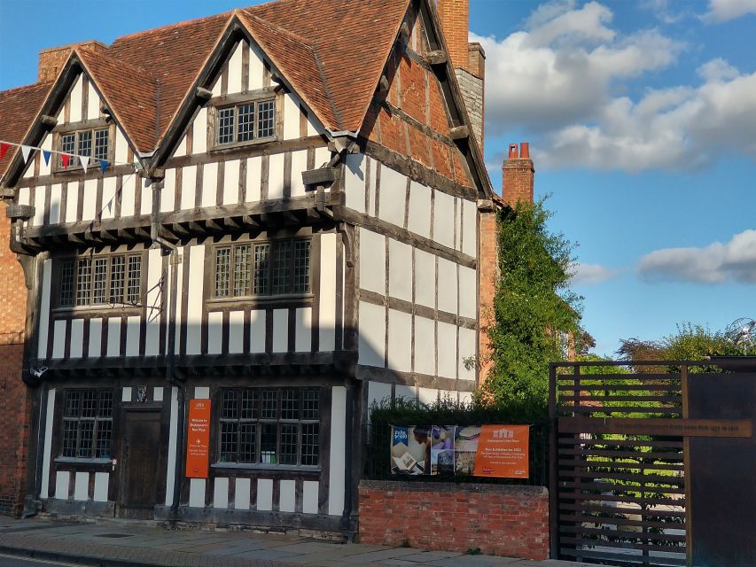 Stratford-Upon-Avon: The Famous Walk Talk Show - Rother Street Market and Bell Court